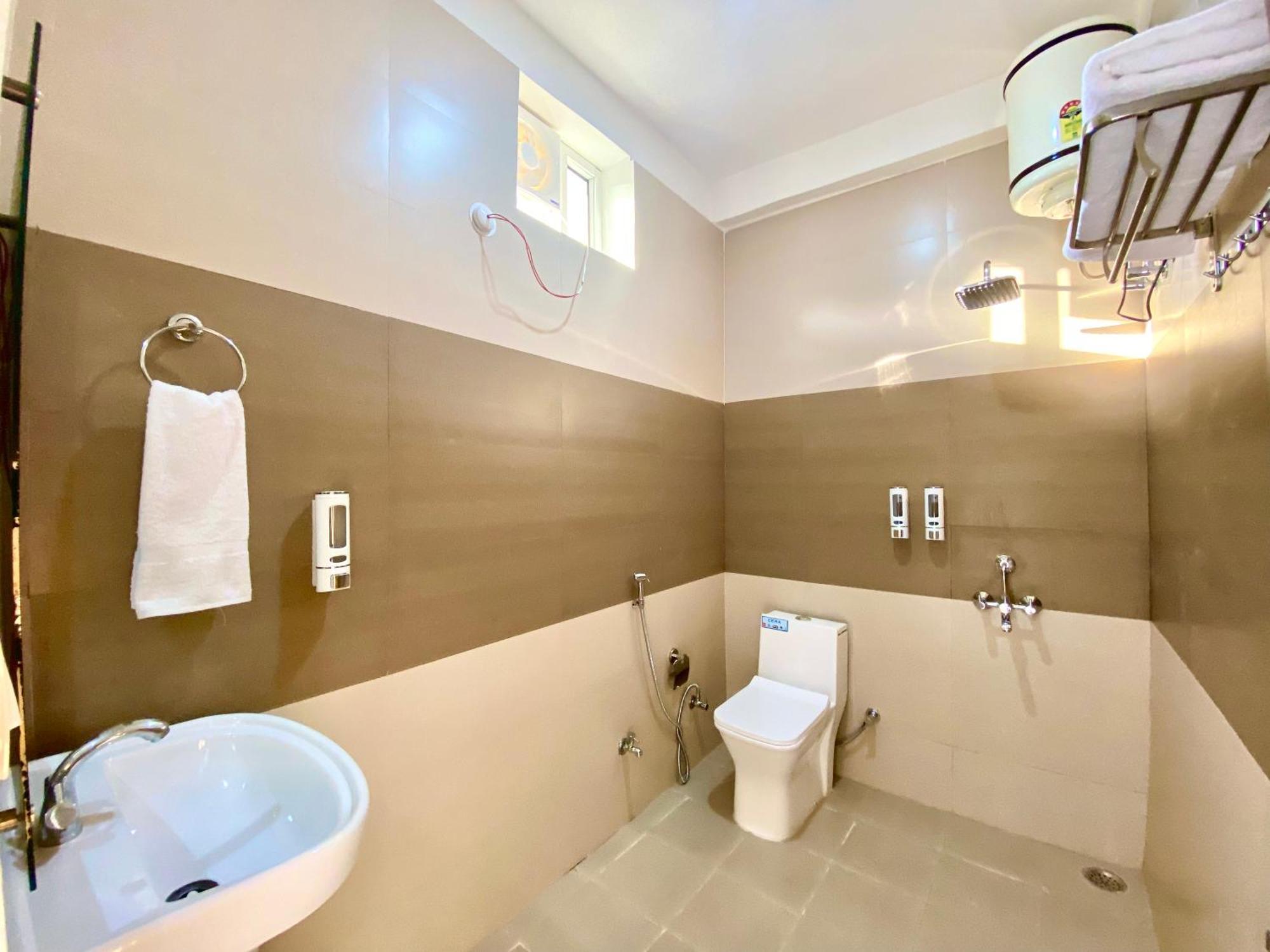 Hotel Wraveler Inn Ришикеш Экстерьер фото